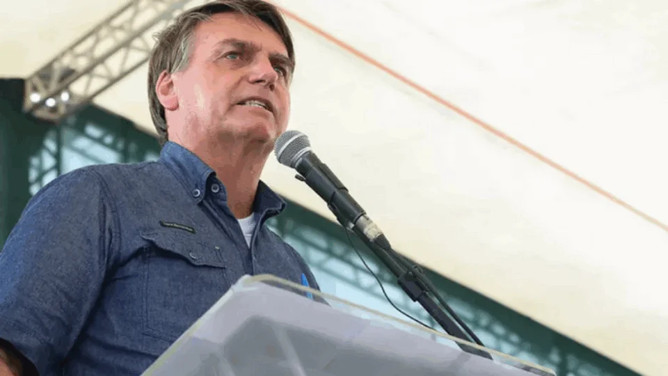‘Ao fecharem o comércio, vem o desemprego’, afirma Bolsonaro