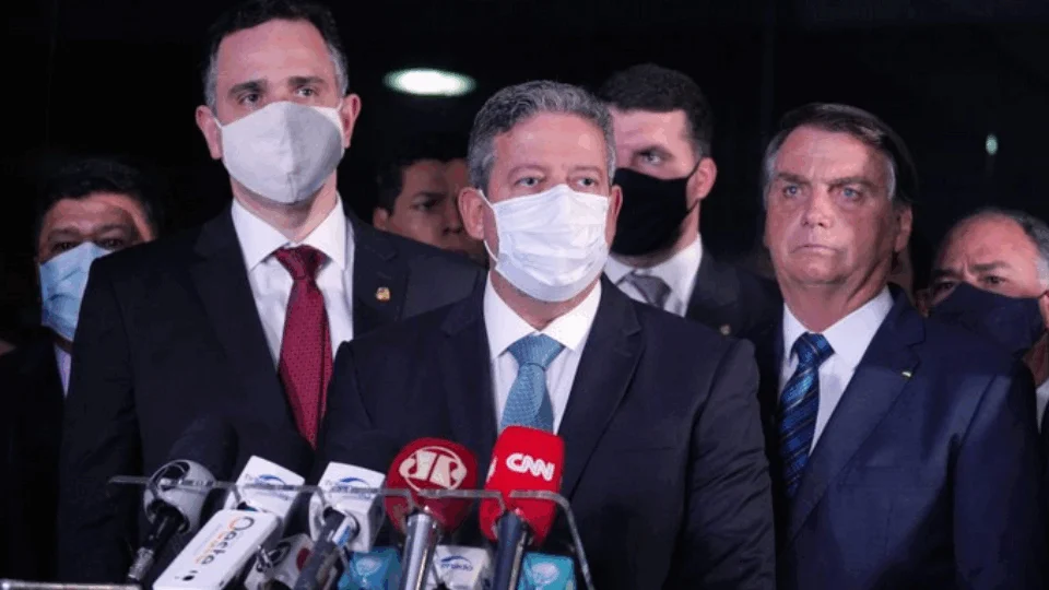 Bolsonaro entrega ao Congresso MP para tentar acelerar privatização da Eletrobras