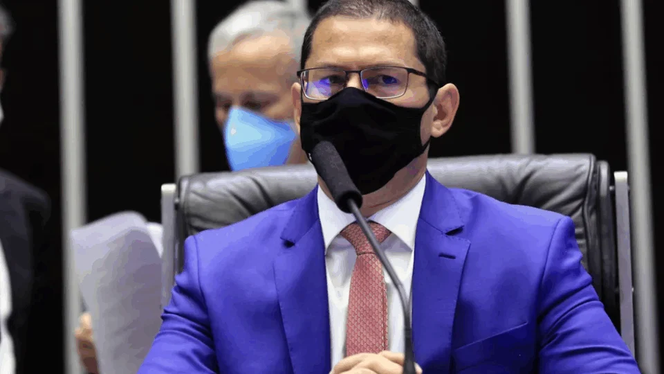 Marcelo Ramos defende que o Brasil ‘precisa de vacinas e não de armas’
