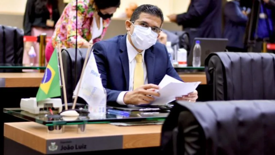 Justiça solicita que a Amazonas Energia pague o valor de R$ 5 milhões em indenizações por ‘cortes de luz’