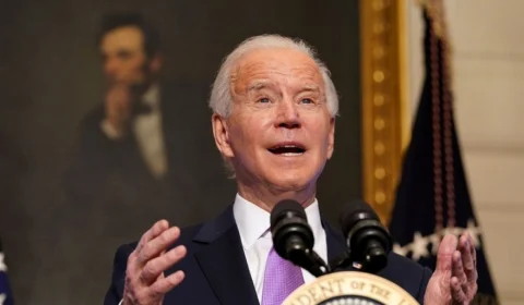 Biden faz apelo por vacinação; EUA não devem cumprir meta