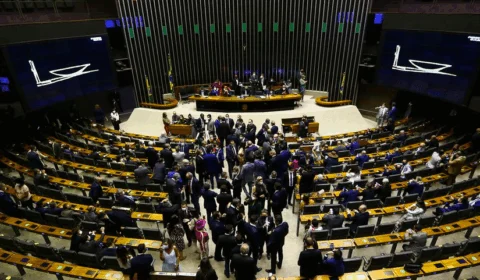 Câmara inicia sessão para escolher novo presidente da Casa