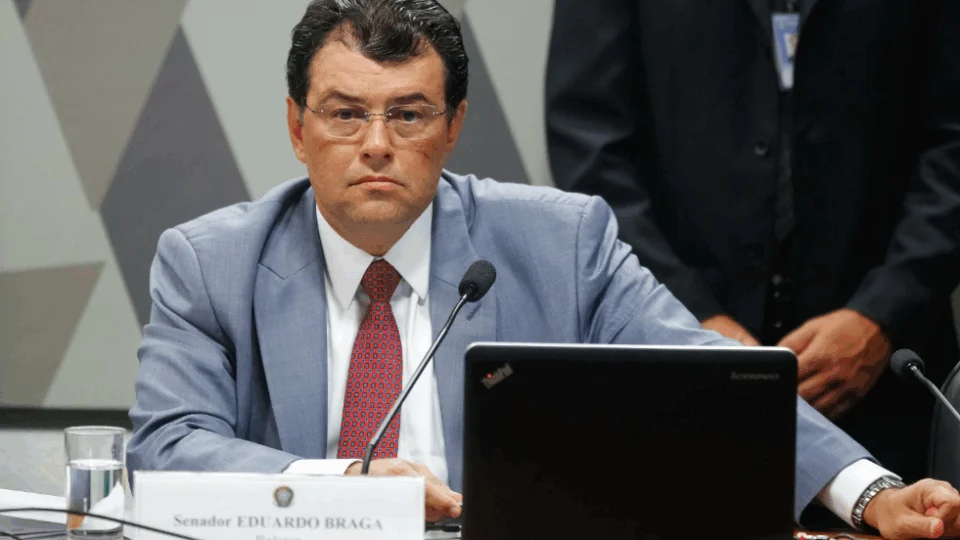 Sem provas, Braga ataca Wilson Lima sobre ‘gabinete de ódio’; Eduardo já mandou canal de TV ficar ‘fora do ar’