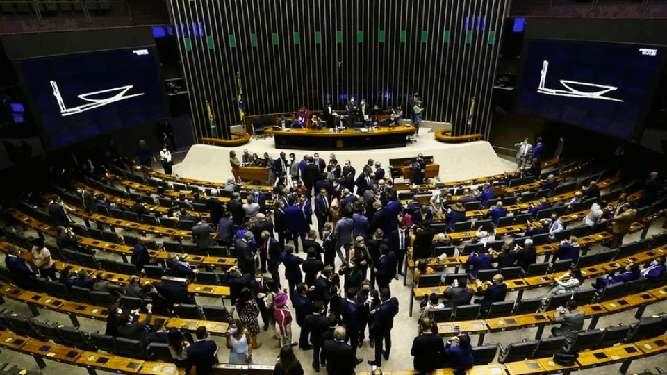 Câmara inicia sessão para escolher novo presidente da Casa