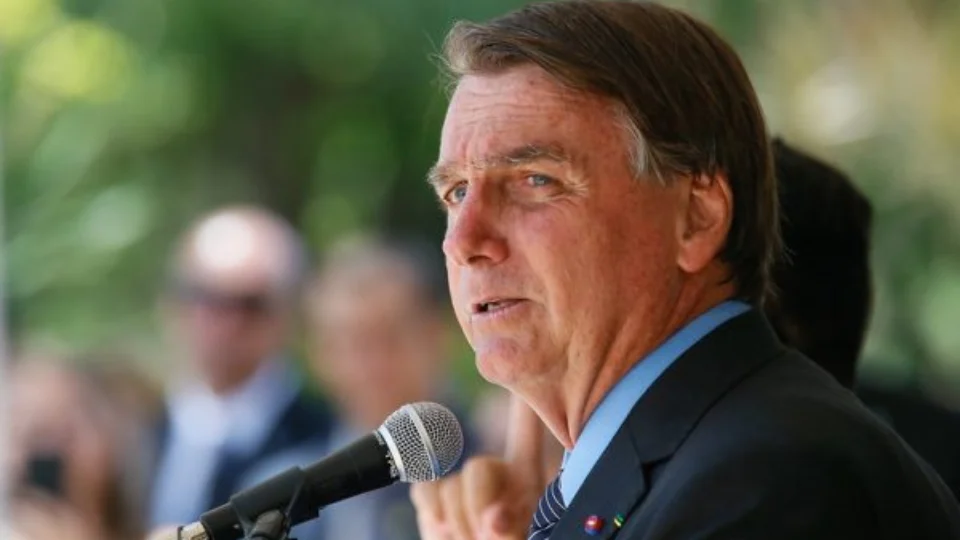 ‘Vamos meter o dedo na energia elétrica, que é outro problema’, garante Bolsonaro