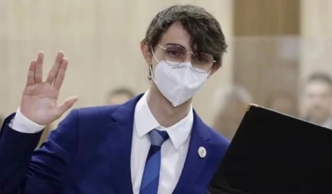 Amom pode ir à justiça contra compra do ‘kit selfie’ da Câmara de Manaus