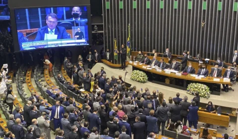 Congresso analisa 14 projetos que prorrogam auxílio emergencial