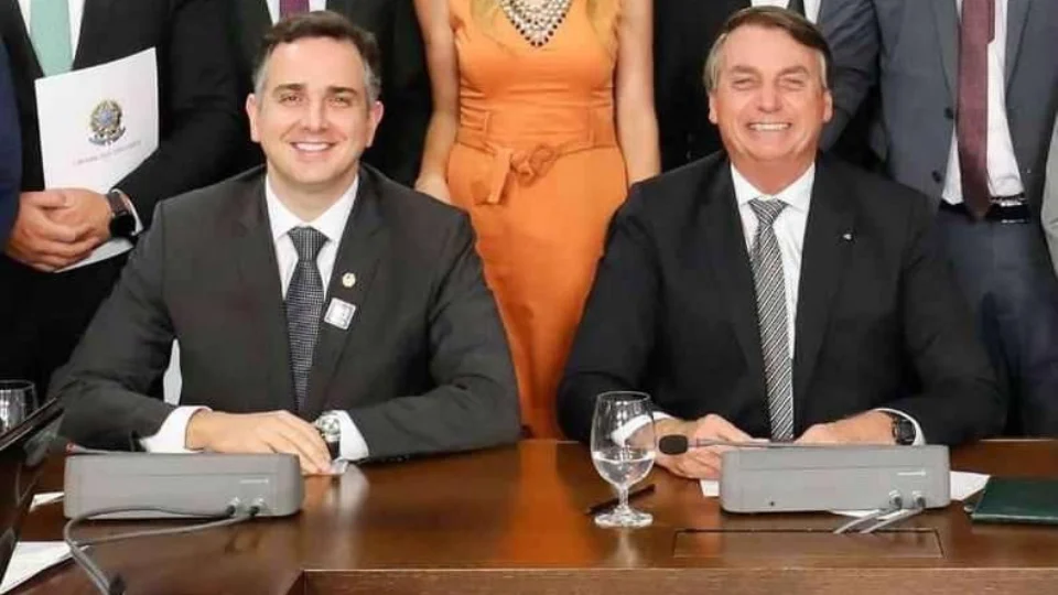 Após vitória de Rodrigo Pacheco, Bolsonaro comemora eleição ‘em cédula de papel’