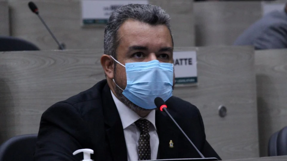 Peixoto destaca que o Brasil é o terceiro país no mundo, no número de pessoas vacinadas, contra o novo coronavírus