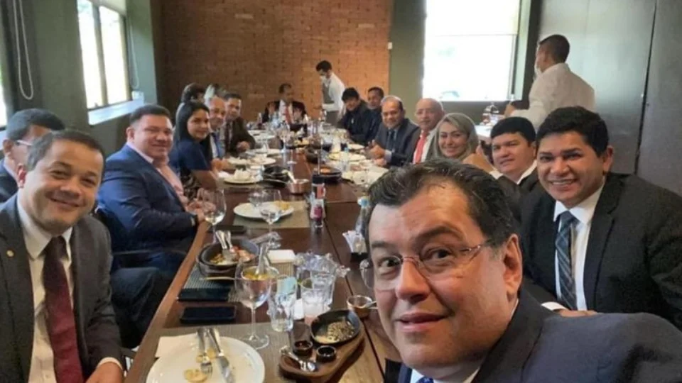 Almoço em Brasília confirma movimento de PSL em direção a Eduardo Braga