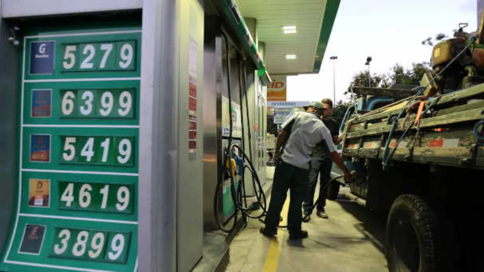 Secretários de Fazenda dizem que alta dos combustíveis é culpa da Petrobras
