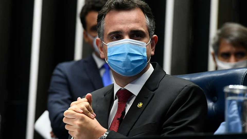 Presidente do Senado defende prorrogação de auxílio emergencial de R$ 600