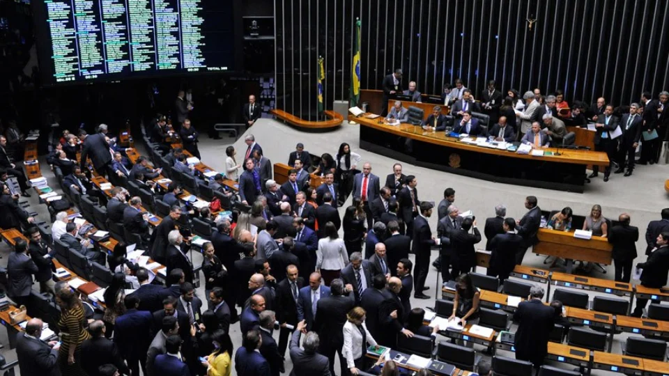 Câmara cria grupo para debater alterações no código eleitoral, voto impresso e impedimento de candidatura