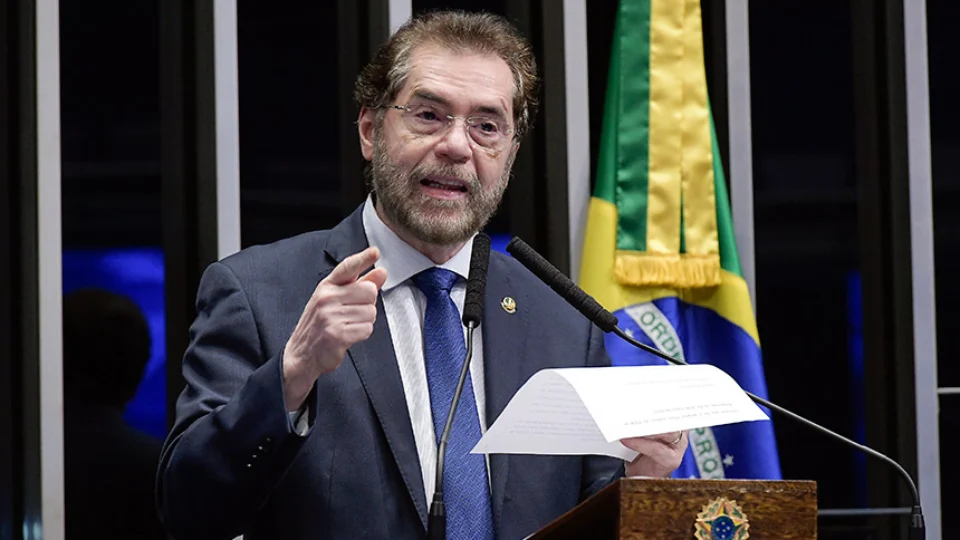 Senador Plínio Valério quer investigação contra ONGs que atuam no Amazonas