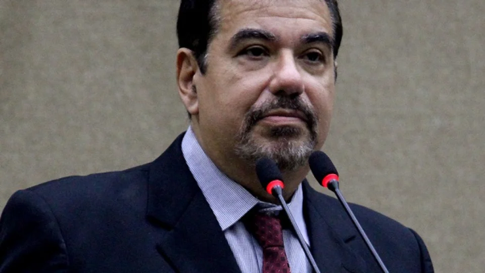 Isaac Tayah entra com ação de impugnação contra três vereadores eleitos