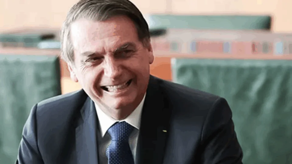 Bolsonaro sanciona medida provisória que busca reduzir tarifa de energia até 2025