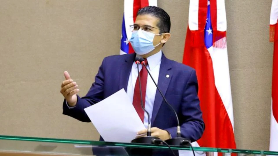 Deputado João Luiz defende reabertura de salões de beleza e barbearias no Amazonas