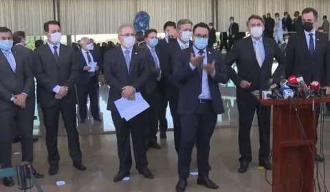 ‘Vidas em primeiro lugar’, diz Bolsonaro ao anunciar criação de Comitê para combate à Covid-19