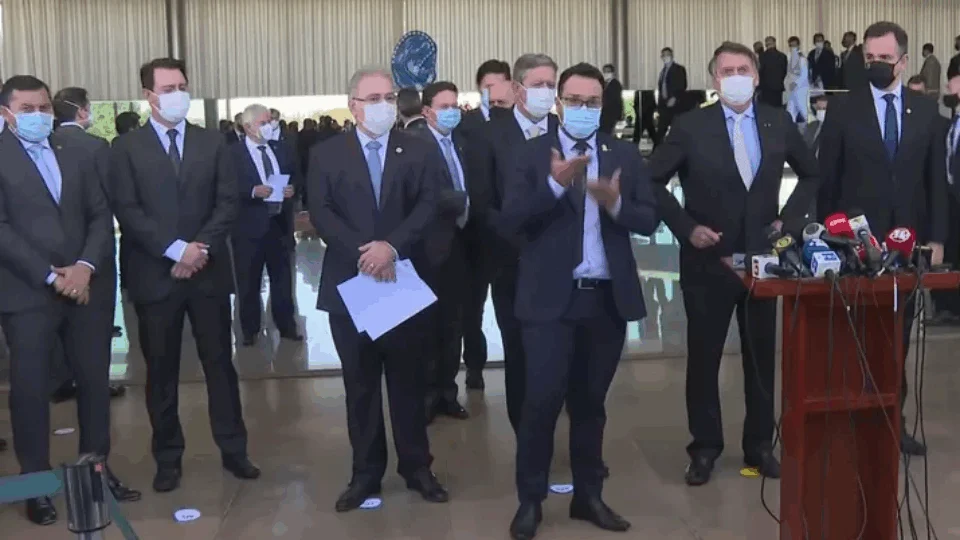 ‘Vidas em primeiro lugar’, diz Bolsonaro ao anunciar criação de Comitê para combate à Covid-19