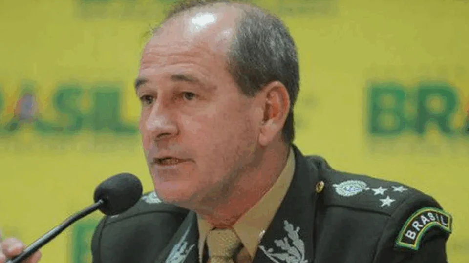 Ministro da Defesa, Fernando Azevedo, pede demissão; O segundo a sair no mesmo dia