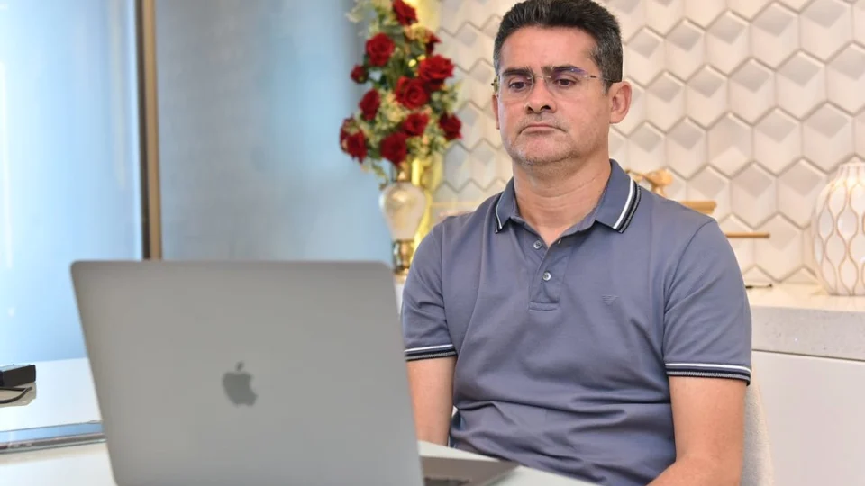 David Almeida enfrenta pedido de impeachment na Câmara de Manaus
