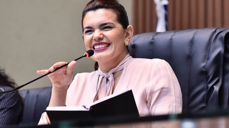 Deputada Alessandra Campêlo participa de campanha web para debater os direitos das mulheres