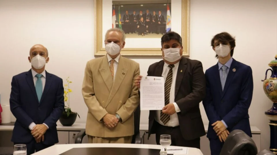 Ouvidorias do TCE-AM e da Câmara Municipal de Manaus assinam termo de cooperação