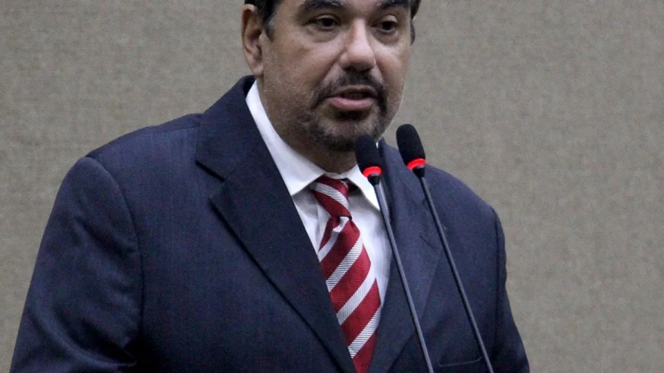 Isaac Tayah entra com ação de impugnação contra mais quatro vereadores eleitos