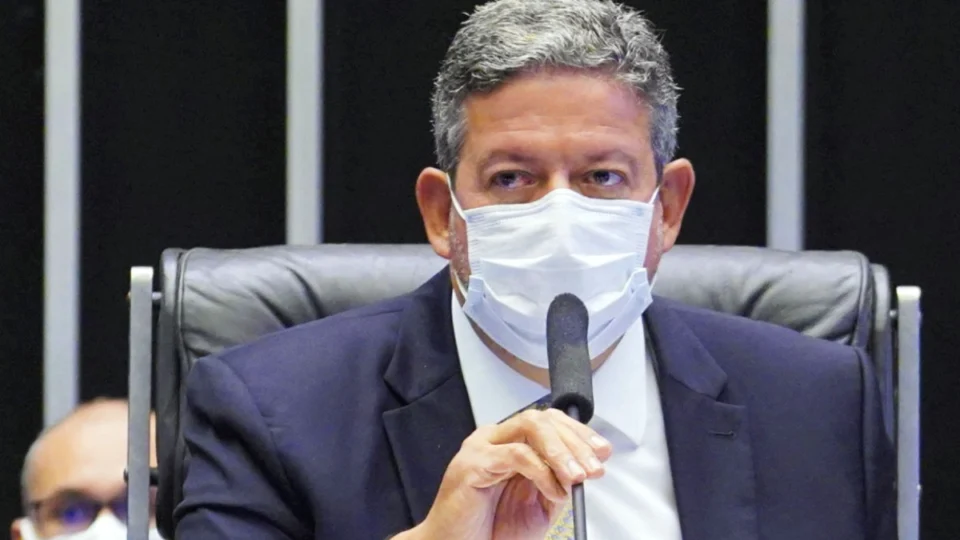 Presidente da Câmara defende direito de empresário vacinar funcionários contra Covid-19