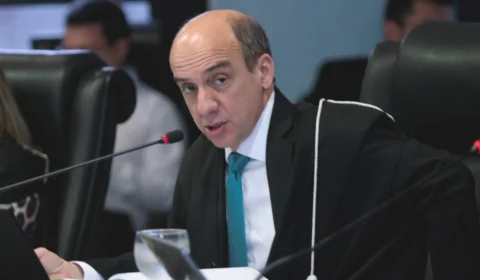 Érico Desterro é eleito novo presidente do TCE-AM