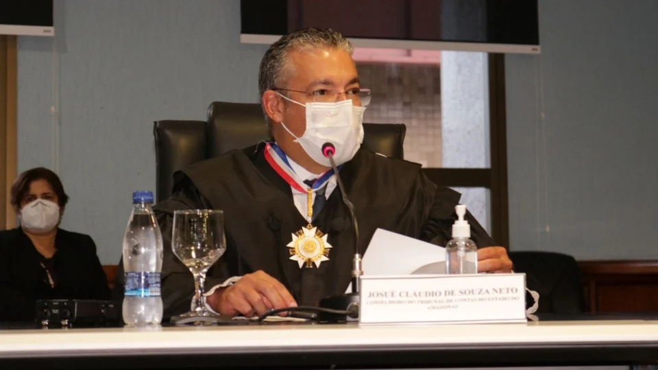 Aos 45 anos, Josué Neto toma posse como conselheiro do TCE-AM