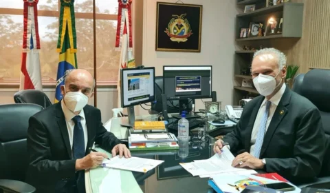 TCE-AM assina contrato com a FGV para realização do concurso público com oferta de 40 vagas imediatas