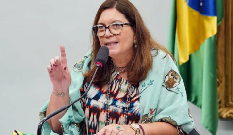 Bia Kicis é alvo de representação no Conselho de Ética da Câmara, por incentivar motim na PM da Bahia