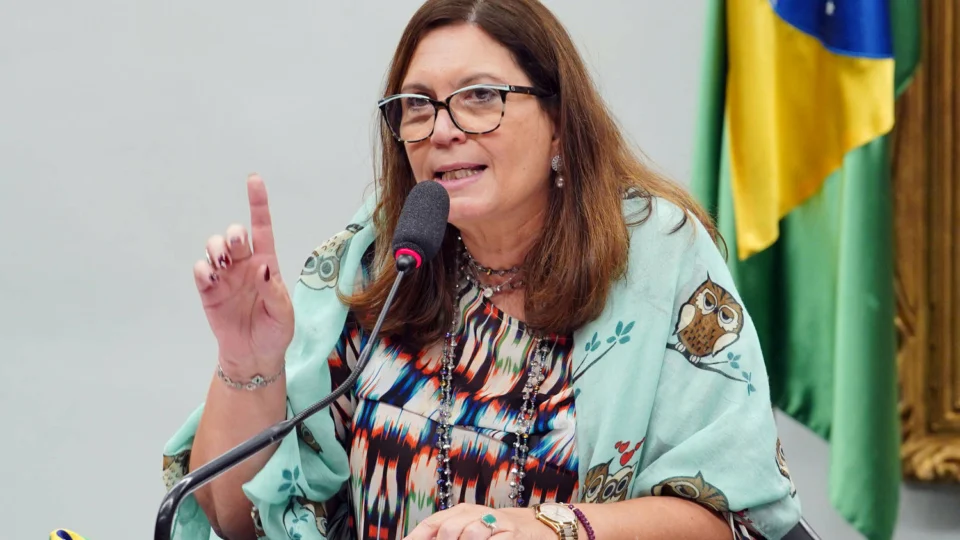 Bia Kicis é alvo de representação no Conselho de Ética da Câmara, por incentivar motim na PM da Bahia