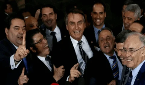 Parlamentares do centrão avisam que podem trocar Bolsonaro
