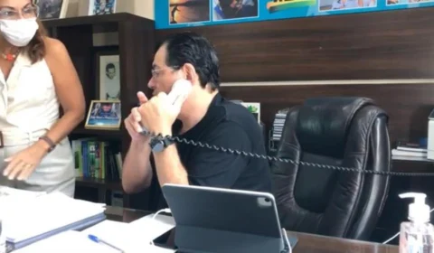 Eduardo Braga dá bronca em mulher ao vivo em rede social