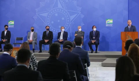 Bolsonaro assina MP que vai reduzir a burocracia e modernizar o ambiente de negócios no Brasil