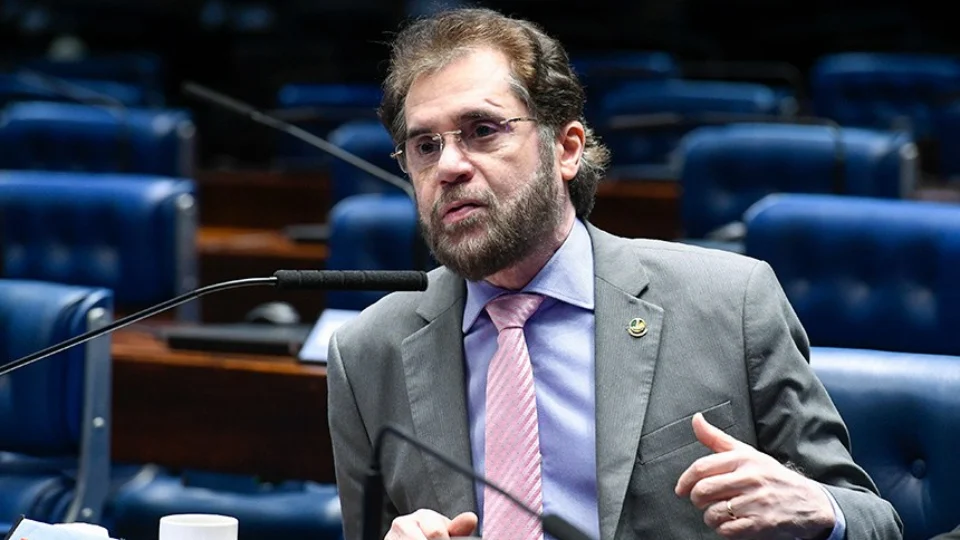 Senador Plínio Valério quer melhorar interlocução do Senado com o cidadão