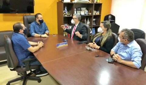 Vereador Lissandro Breval reune com CREA para tratar sobre irregularidades do viaduto do Manoa