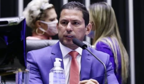 Marcelo Ramos desmente ‘fake news’ e pede à juíza federal prioridade na vacinação para policiais civis e militares