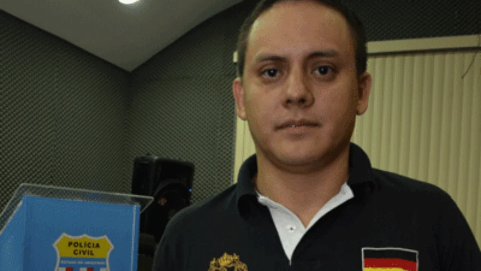 Policial civil condenado por agredir namorada segue na ativa, mesmo após Justiça determinar sua demissão