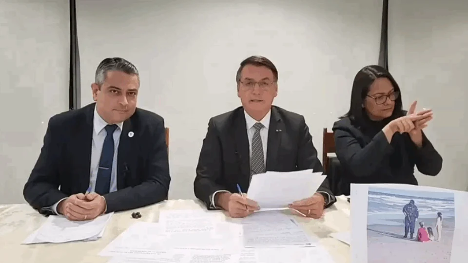 Bolsonaro sinaliza possível liberação da proxalutamida para tratar Covid-19