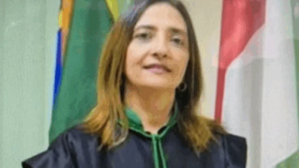 Vacinas perto de vencer podem ser utilizadas em policiais, professores e líderes religiosos no AM, determina juíza 