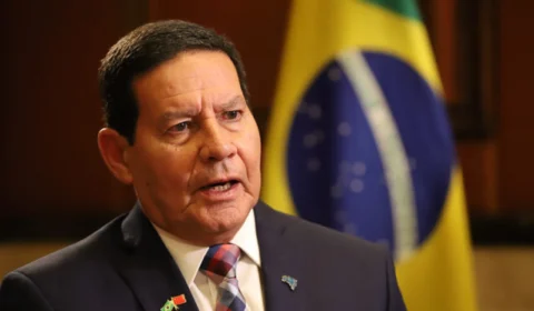 Segundo Mourão, governo Lula quer rebaixar militar à ‘segunda categoria’