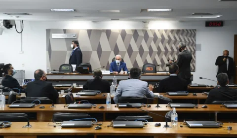 Senadores recorrem para tirar Renan da relatoria da CPI da Pandemia