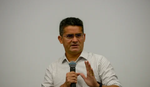 Prefeito David Almeida vai ao Ministério da Saúde em busca de mais vacinas