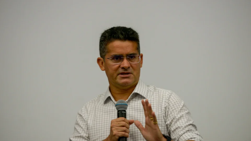 Prefeito David Almeida vai ao Ministério da Saúde em busca de mais vacinas