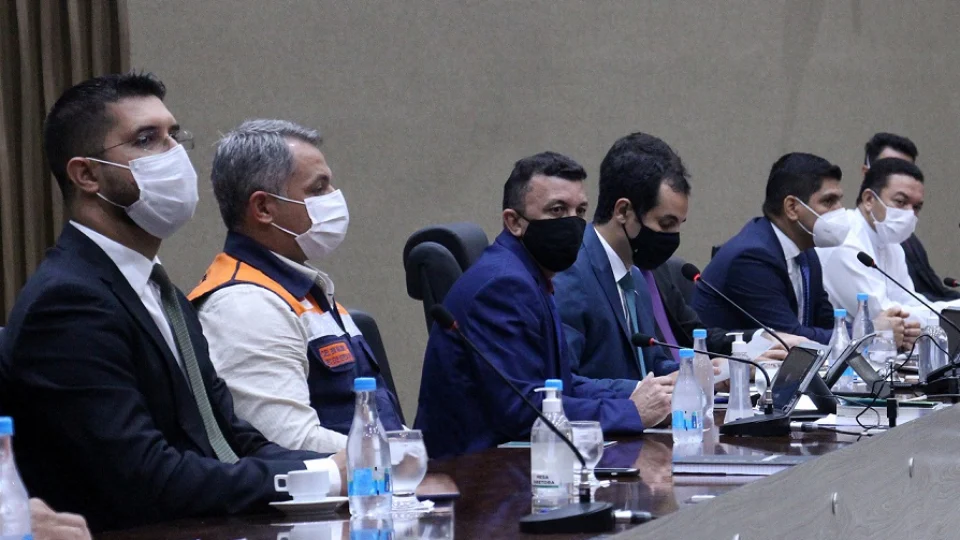 Vereador de Manaus sugere remanejamento de recursos da compra de vacinas contra Covid para enchentes