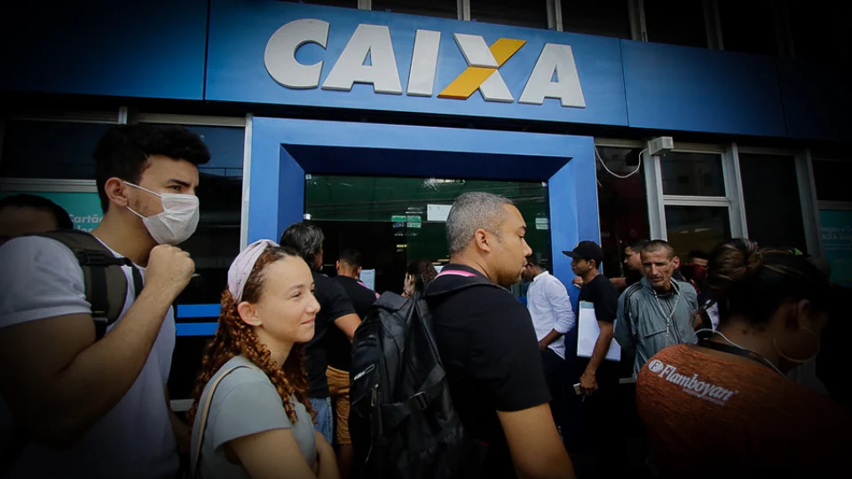 Justiça Federal aumenta para R$ 20 mil a multa para a Caixa Econômica em caso de aglomeração em agências