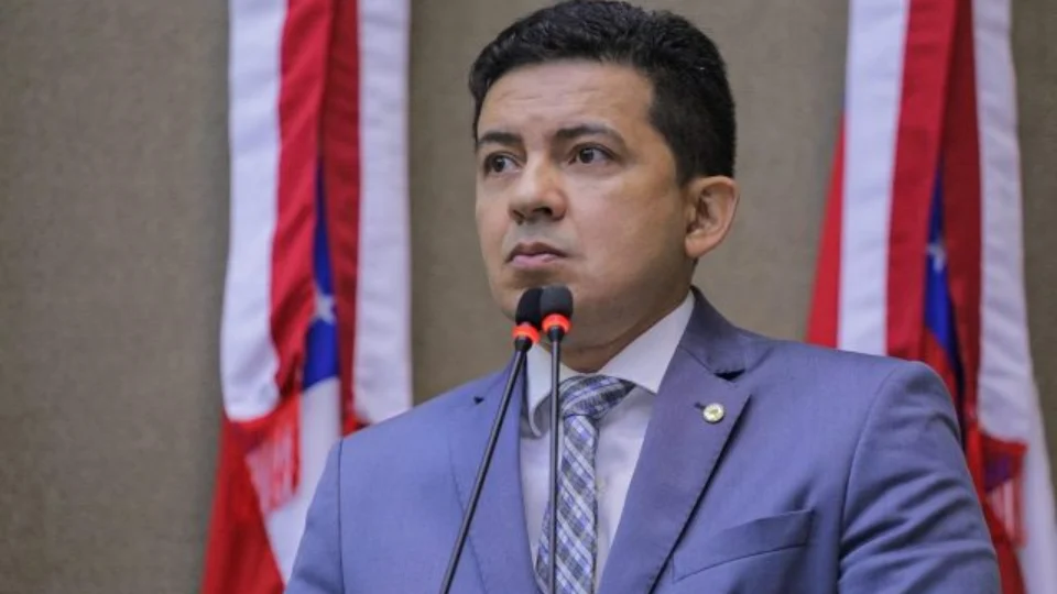 Deputado acusa prefeito de perseguição à presidente da Câmara de Santa Izabel